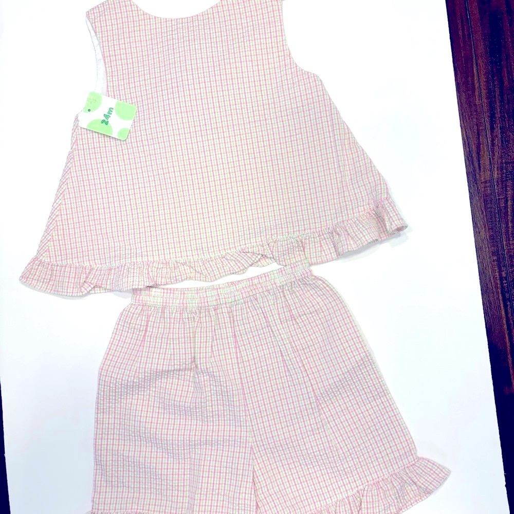PETIT AMI ZU OUTFIT SIZE 24 MONTHS
PINK & GRN SEERSUCKER TOP/SHORTS (CAPRI) - Picture 4 of 4